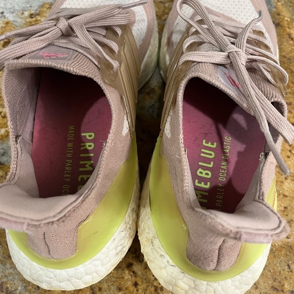 Adidas Ultraboost size 10 - Picture 5 of 9